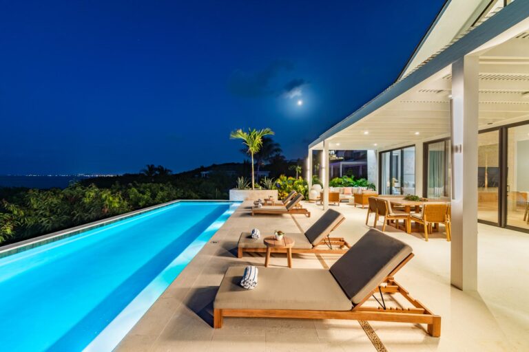 forget-me-not-4-Villas-at-Blue-Mountain-living-room